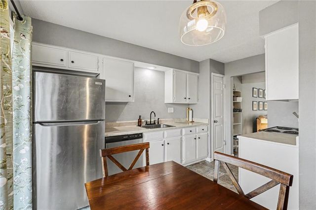 11253 Calico Drive, Kansas City, MO 64137