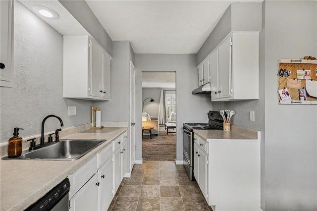 11253 Calico Drive, Kansas City, MO 64137