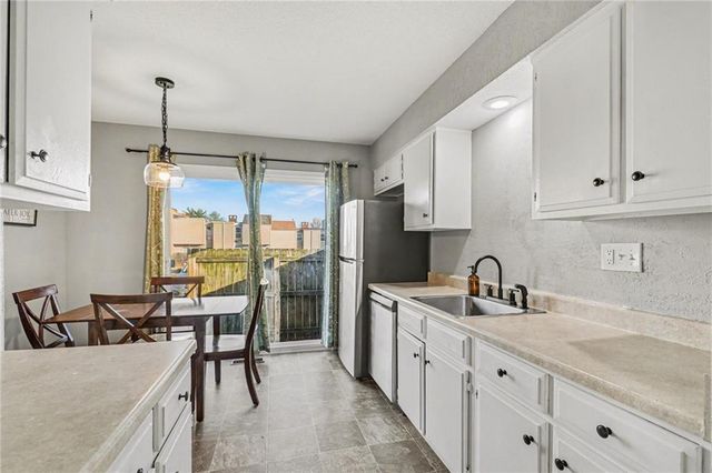 11253 Calico Drive, Kansas City, MO 64137