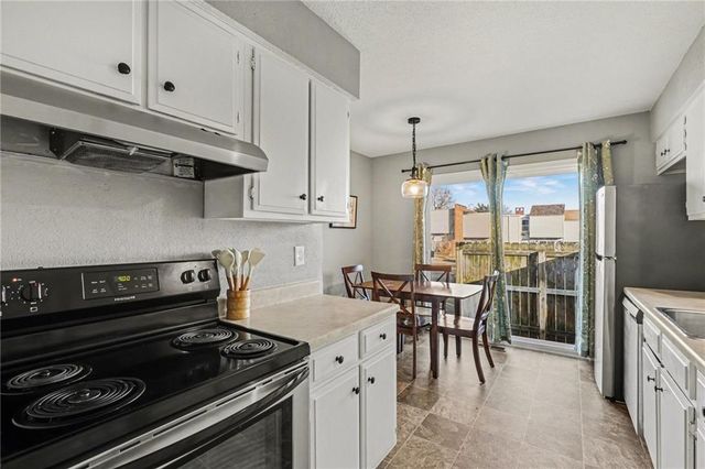 11253 Calico Drive, Kansas City, MO 64137