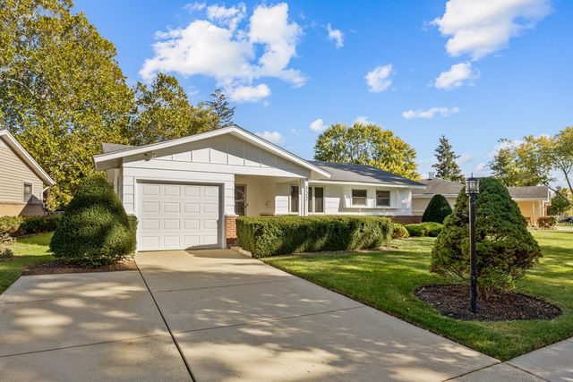 522 Edgewood Lane, Elk Grove Village, IL 60007