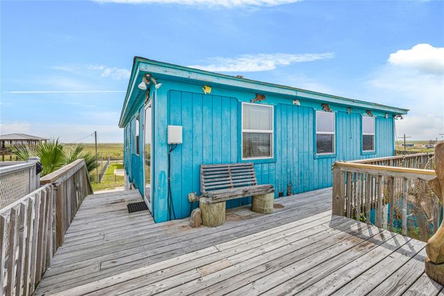 1495 Mabry Street, Gilchrist, TX 77617
