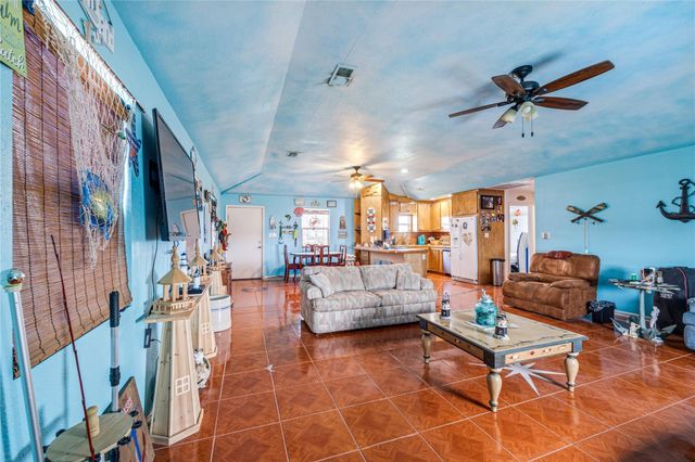 1495 Mabry Street, Gilchrist, TX 77617
