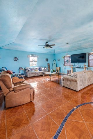1495 Mabry Street, Gilchrist, TX 77617