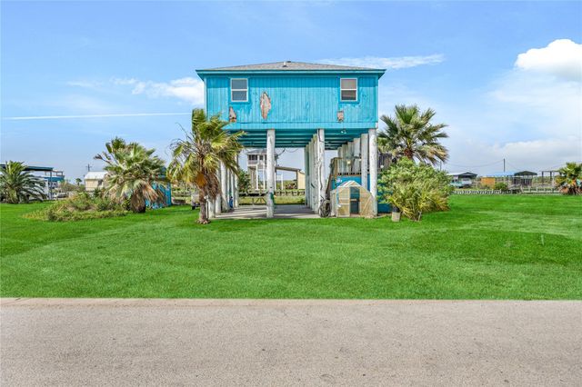 1495 Mabry Street, Gilchrist, TX 77617