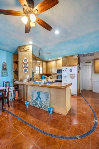 1495 Mabry Street, Gilchrist, TX 77617
