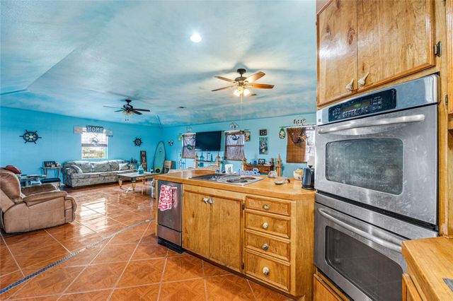 1495 Mabry Street, Gilchrist, TX 77617