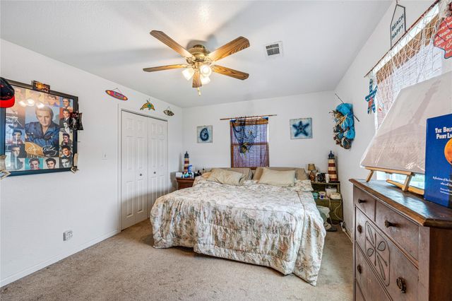 1495 Mabry Street, Gilchrist, TX 77617