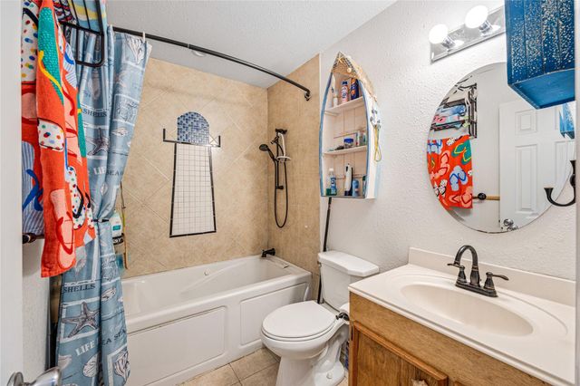1495 Mabry Street, Gilchrist, TX 77617