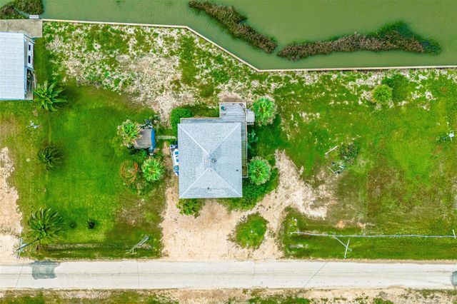 1495 Mabry Street, Gilchrist, TX 77617