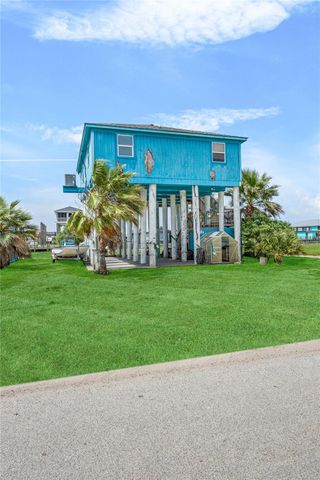 1495 Mabry Street, Gilchrist, TX 77617