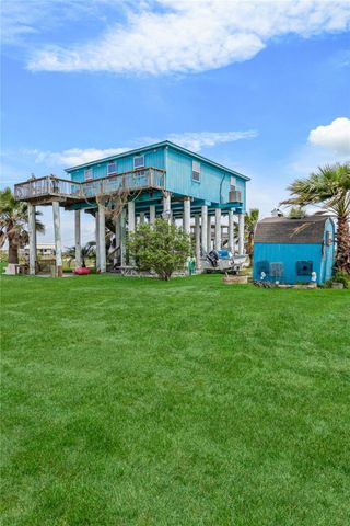 1495 Mabry Street, Gilchrist, TX 77617