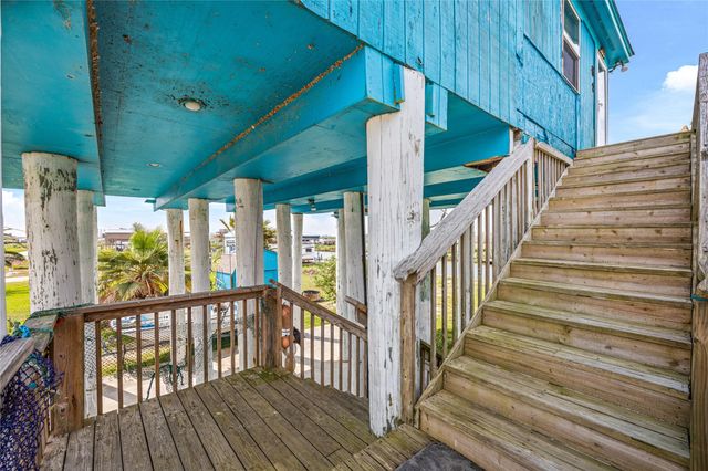 1495 Mabry Street, Gilchrist, TX 77617