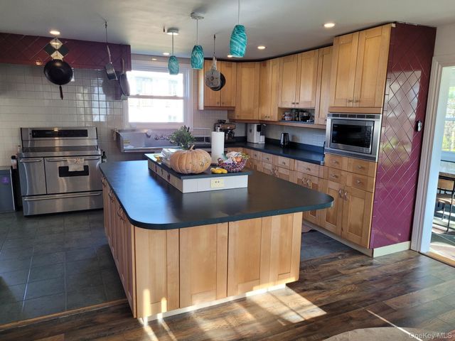 424 Centre Island Road, Oyster Bay, NY 11771