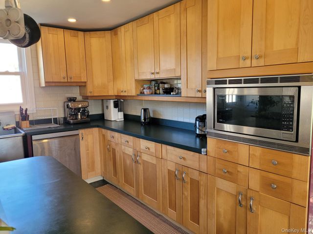 424 Centre Island Road, Oyster Bay, NY 11771