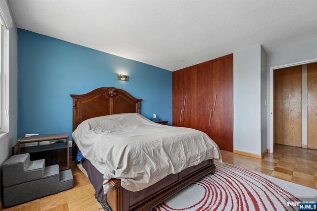 555 North Avenue 8W, Fort Lee, NJ 07024