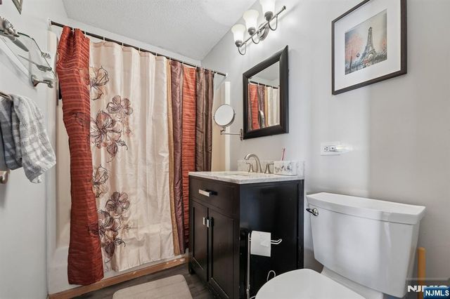 555 North Avenue 8W, Fort Lee, NJ 07024