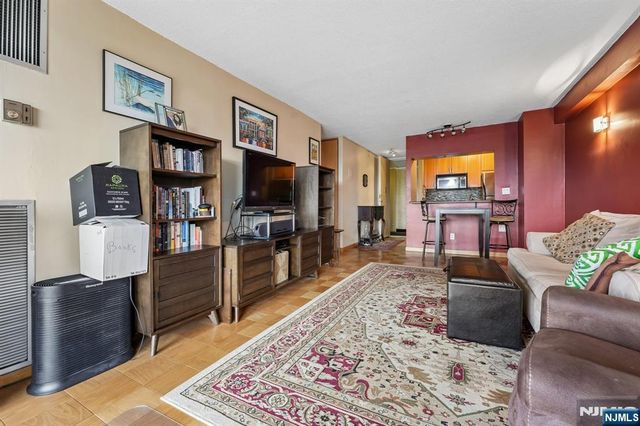 555 North Avenue 8W, Fort Lee, NJ 07024