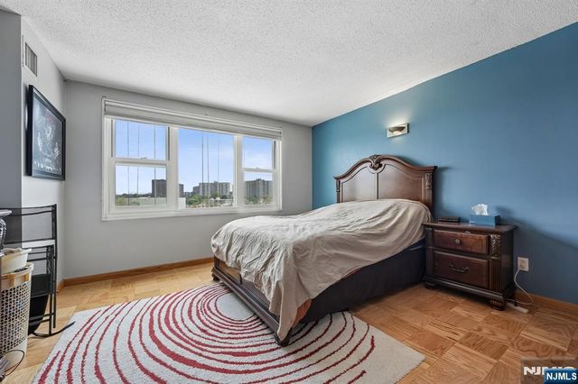 555 North Avenue 8W, Fort Lee, NJ 07024