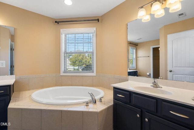 7603 Weathered Oak Way, Raleigh, NC 27616