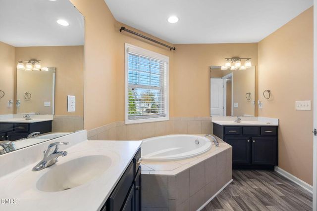 7603 Weathered Oak Way, Raleigh, NC 27616