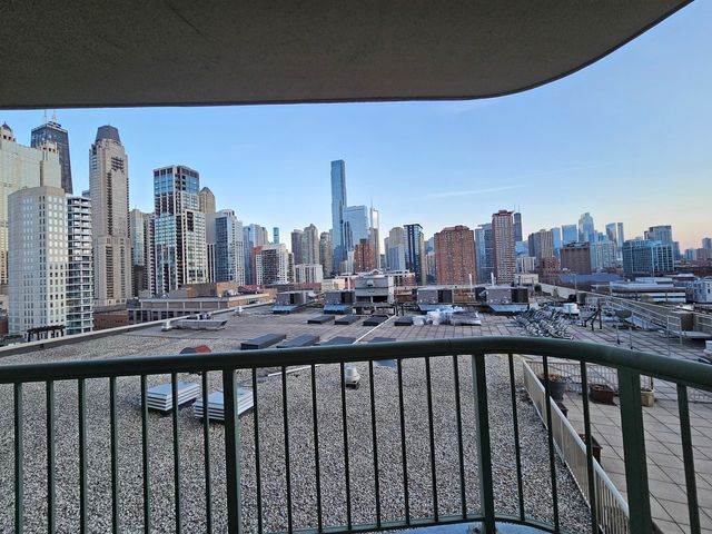 111 W MAPLE Street 912, Chicago, IL 60610