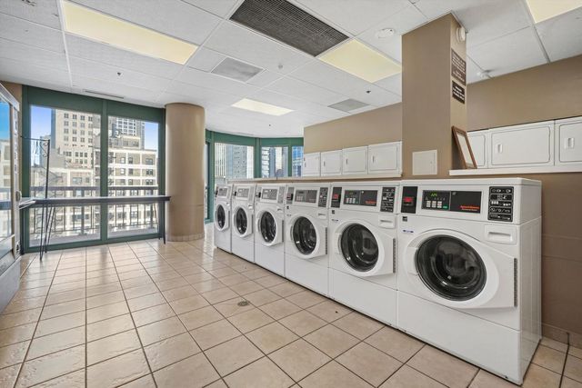 111 W MAPLE Street 912, Chicago, IL 60610