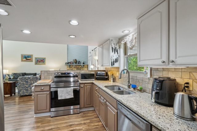775 RAMBLEWOOD DR, Canyon Lake, TX 78133