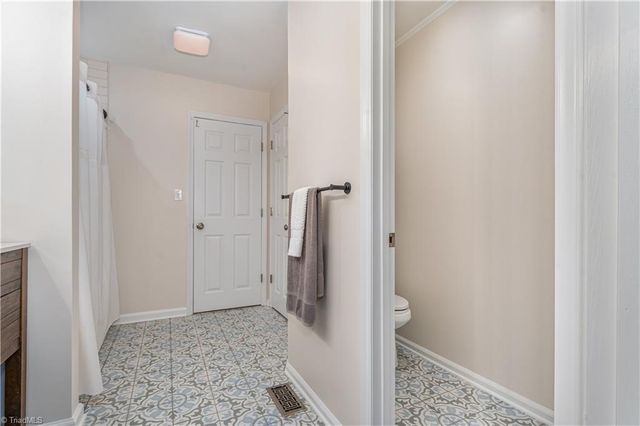 5 Ivy Brook Court, Greensboro, NC 27407