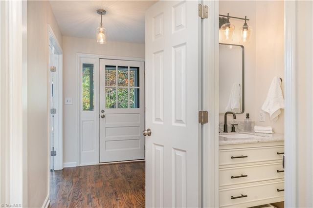 5 Ivy Brook Court, Greensboro, NC 27407