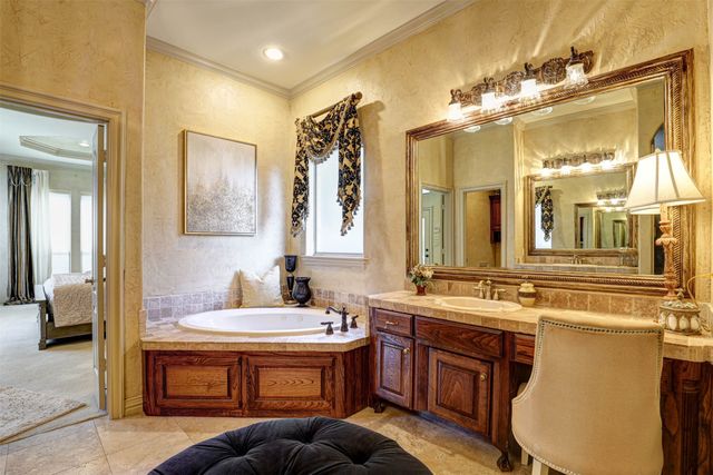 2141 Farrington Lane, Hurst, TX 76054