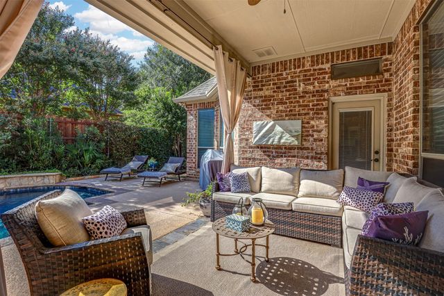 2141 Farrington Lane, Hurst, TX 76054