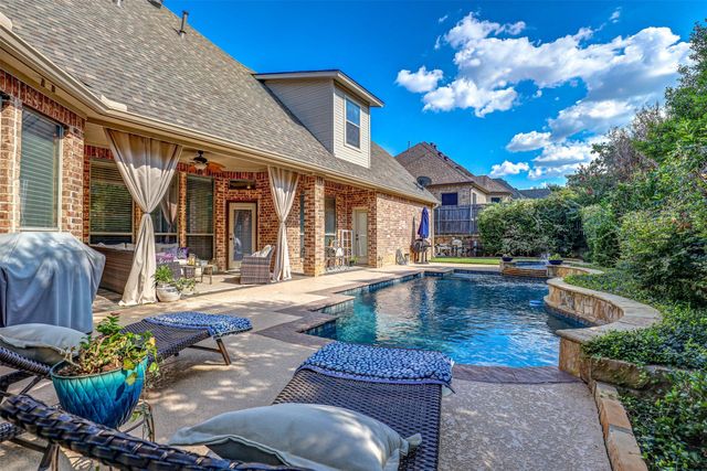 2141 Farrington Lane, Hurst, TX 76054