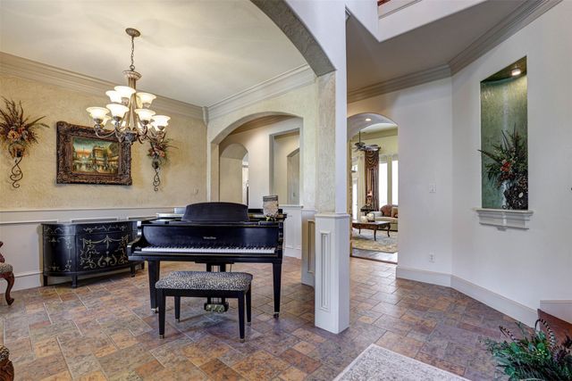 2141 Farrington Lane, Hurst, TX 76054