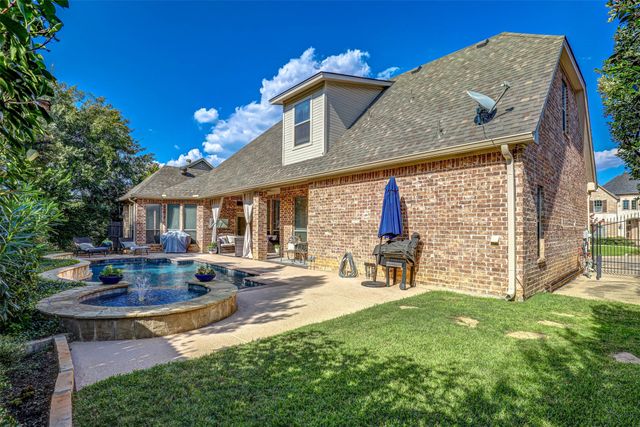 2141 Farrington Lane, Hurst, TX 76054