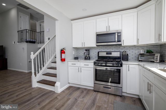 21 DIXMONT AVE, Trenton, NJ 08618