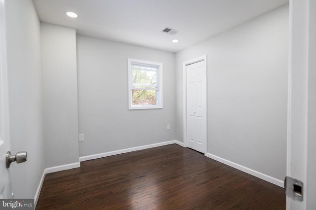 21 DIXMONT AVE, Trenton, NJ 08618
