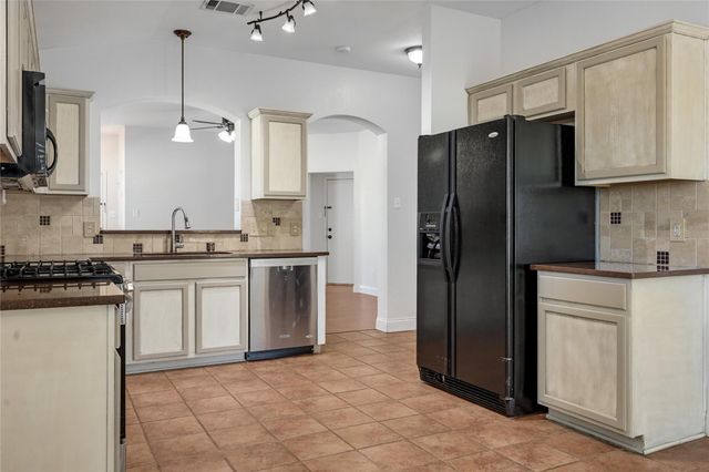 1005 Remington DR, Leander, TX 78641