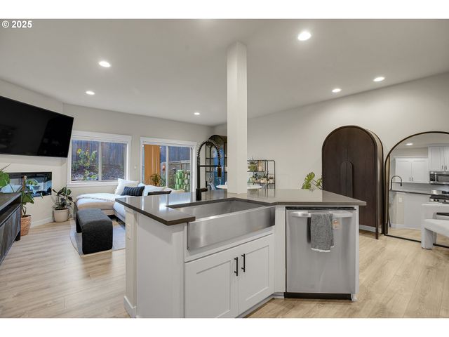 12467 Se WATER DROP Way, Happy Valley, OR 97086