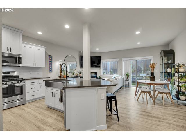 12467 Se WATER DROP Way, Happy Valley, OR 97086