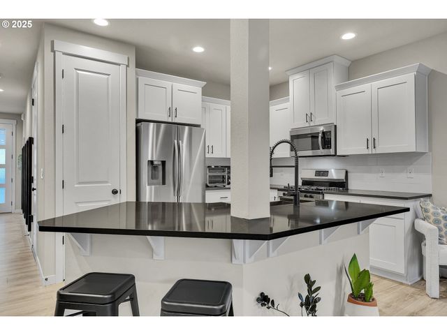 12467 Se WATER DROP Way, Happy Valley, OR 97086