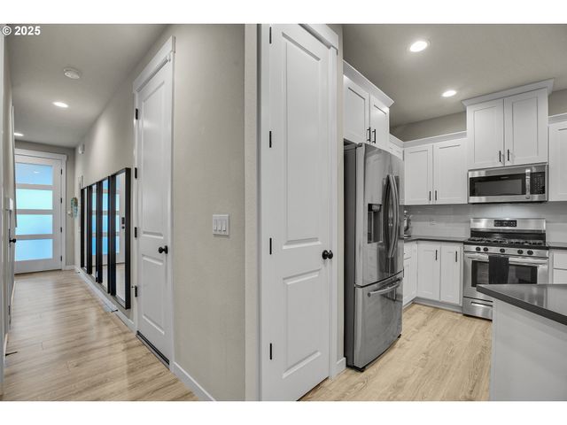 12467 Se WATER DROP Way, Happy Valley, OR 97086