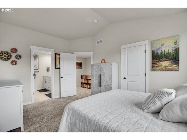 12467 Se WATER DROP Way, Happy Valley, OR 97086