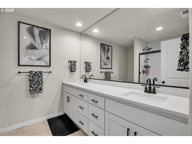 12467 Se WATER DROP Way, Happy Valley, OR 97086