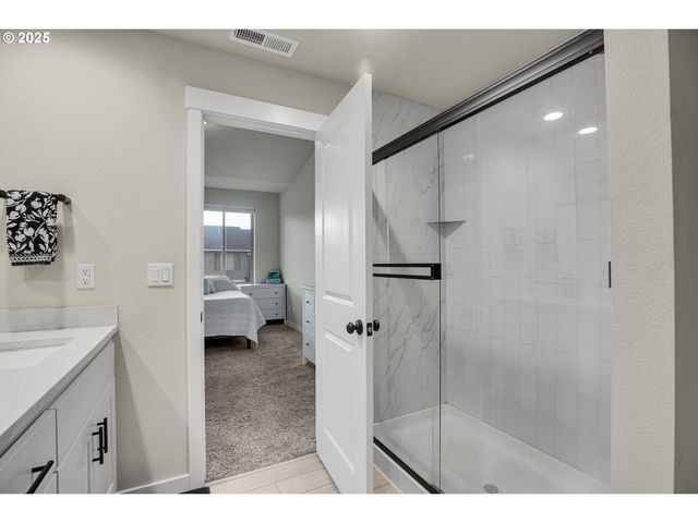 12467 Se WATER DROP Way, Happy Valley, OR 97086