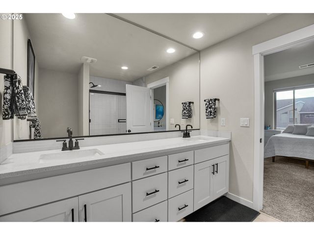 12467 Se WATER DROP Way, Happy Valley, OR 97086