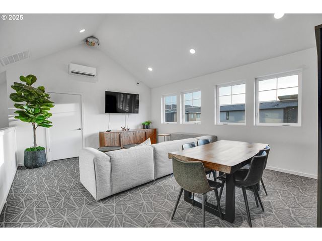 12467 Se WATER DROP Way, Happy Valley, OR 97086