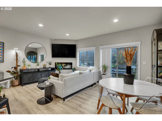 12467 Se WATER DROP Way, Happy Valley, OR 97086