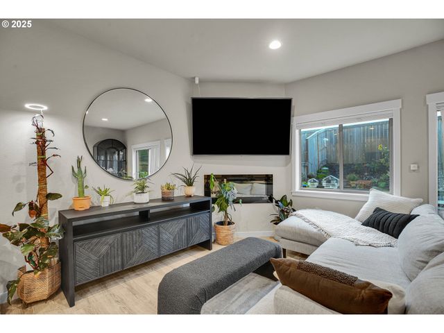 12467 Se WATER DROP Way, Happy Valley, OR 97086