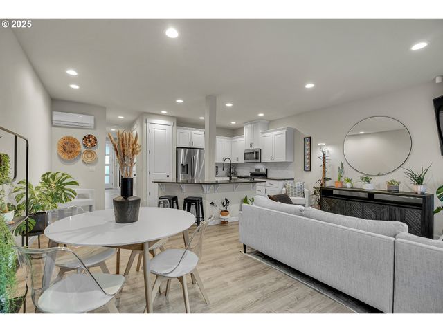 12467 Se WATER DROP Way, Happy Valley, OR 97086